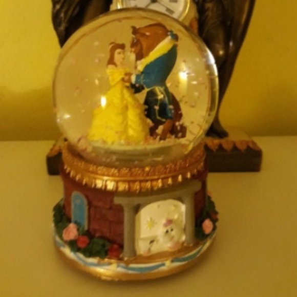 Beauty and the Beast Snowglobe - Picture 1 of 1